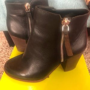 Gianni Bini black booties